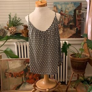 Patterned tank